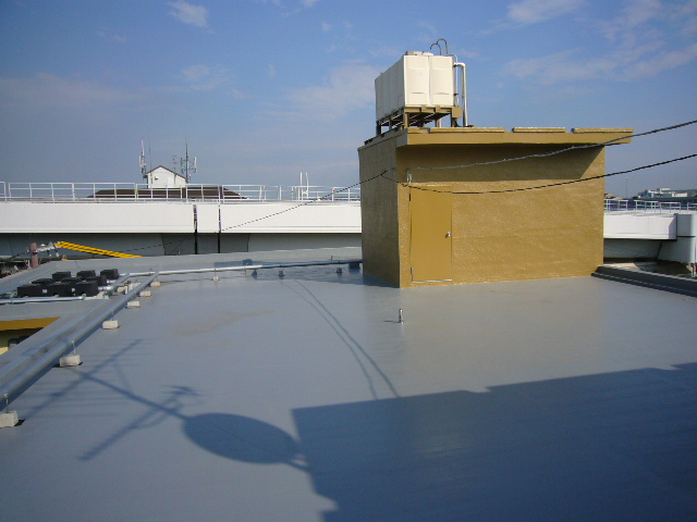 高架水槽と屋上水道庫メーターを撤去して直圧工事