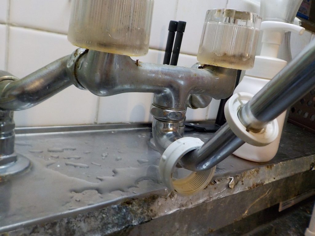 キッチン混合水栓の水漏れ修理